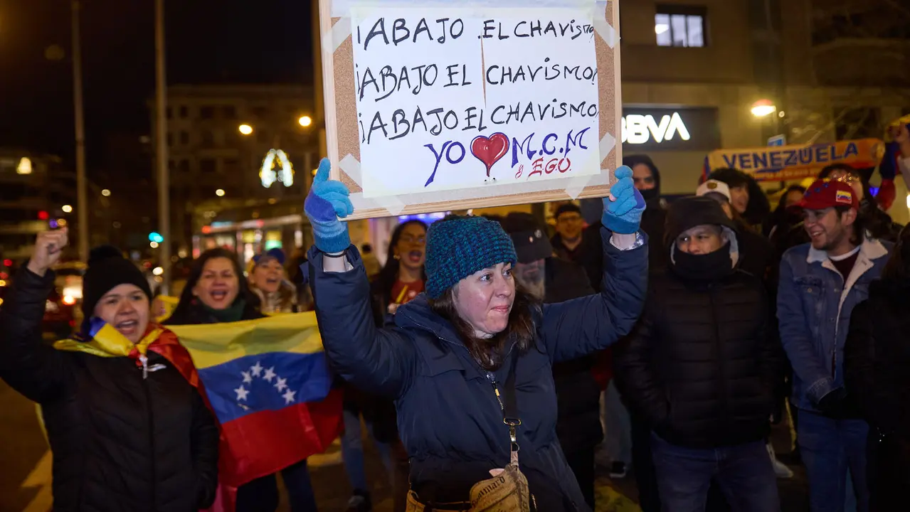 Varias personas de la comunidad venezolana en Navarra se concentran en Pamplona tras los &uacute;ltimos acontecimientos en su pa&iacute;s. I&Ntilde;IGO ALZUGARAY