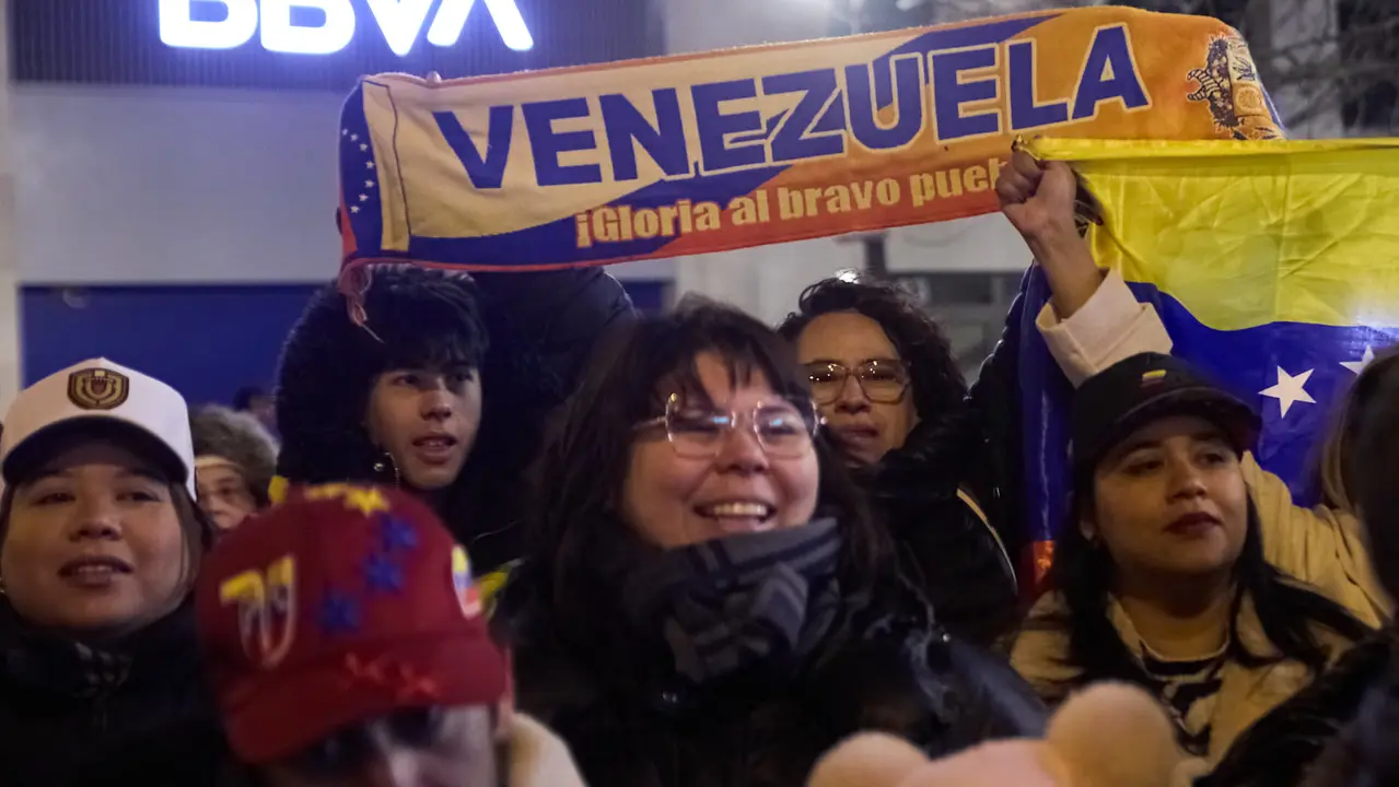 Varias personas de la comunidad venezolana en Navarra se concentran en Pamplona tras los &uacute;ltimos acontecimientos en su pa&iacute;s. I&Ntilde;IGO ALZUGARAY