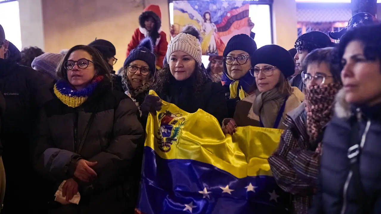 Varias personas de la comunidad venezolana en Navarra se concentran en Pamplona tras los &uacute;ltimos acontecimientos en su pa&iacute;s. I&Ntilde;IGO ALZUGARAY