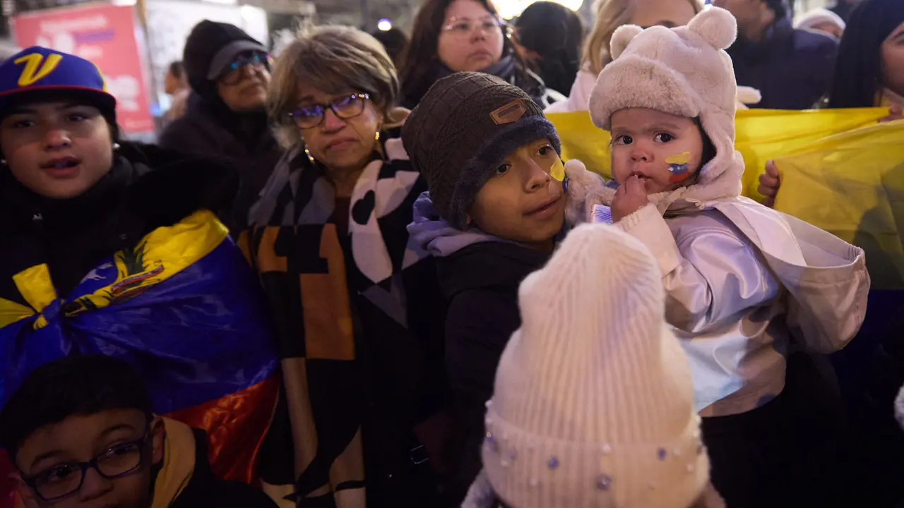 Varias personas de la comunidad venezolana en Navarra se concentran en Pamplona tras los &uacute;ltimos acontecimientos en su pa&iacute;s. I&Ntilde;IGO ALZUGARAY