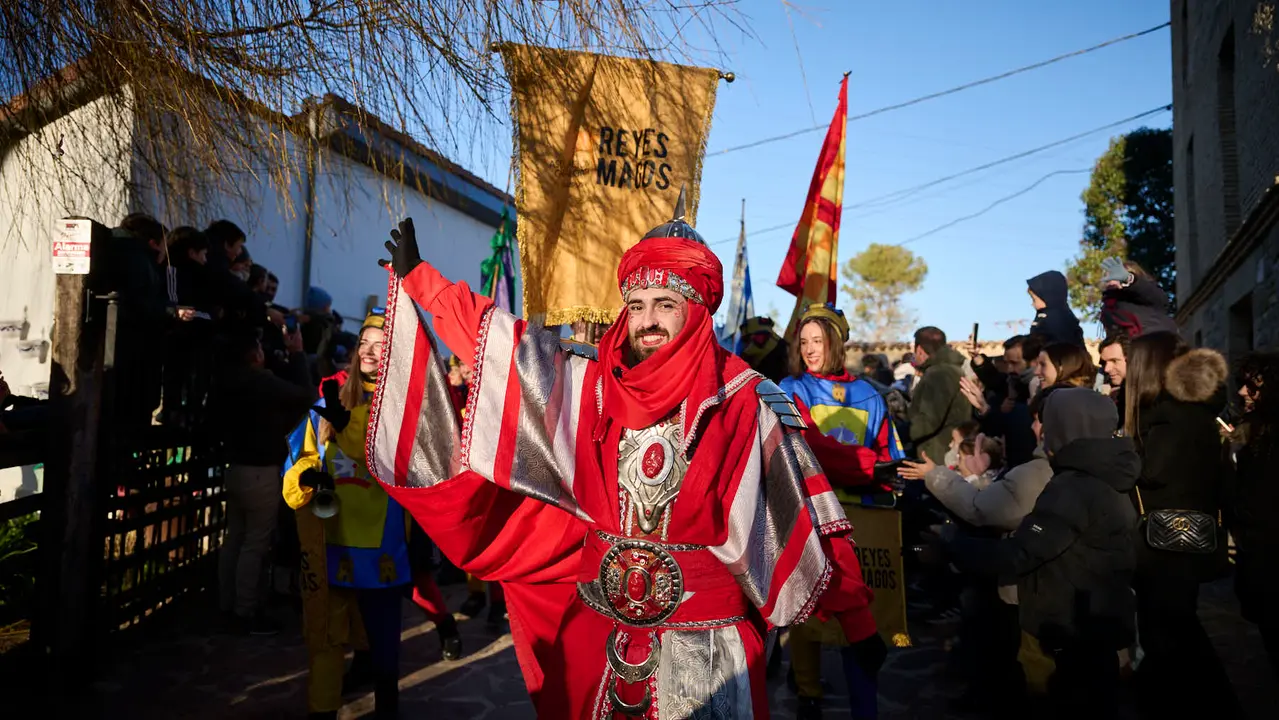 Los Reyes Magos llegan a Pamplona por el Portal de Francia en la cabalgata de 2026. PABLO LASAOSA