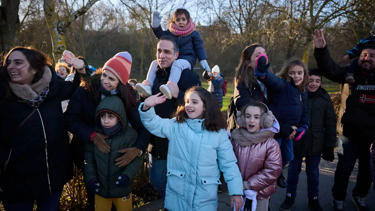 Los Reyes Magos llegan a Pamplona por el Portal de Francia en la cabalgata de 2026. PABLO LASAOSA