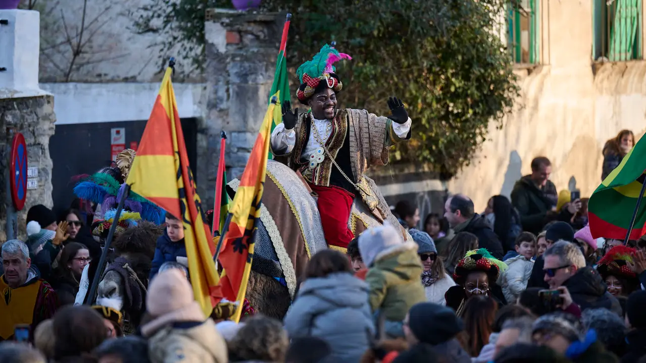 Los Reyes Magos llegan a Pamplona por el Portal de Francia en la cabalgata de 2026. PABLO LASAOSA