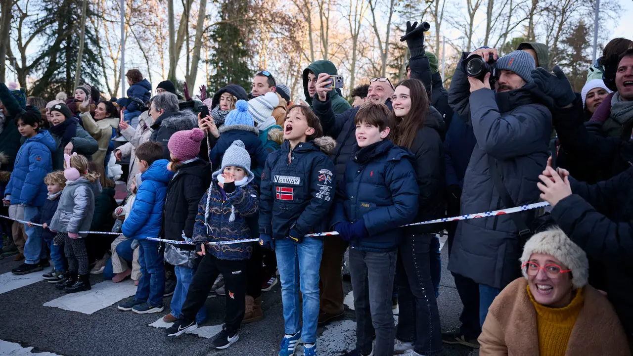 Los Reyes Magos llegan a Pamplona por el Portal de Francia en la cabalgata de 2026. PABLO LASAOSA