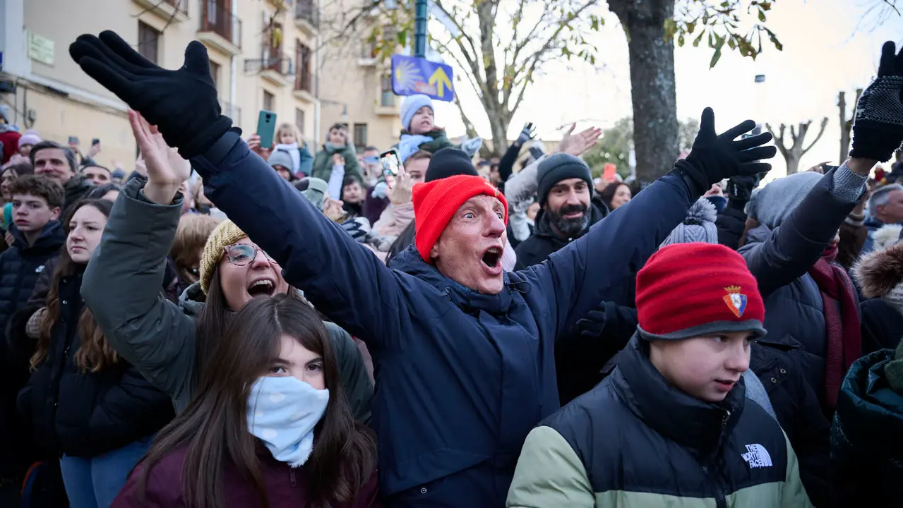 Los Reyes Magos llegan a Pamplona por el Portal de Francia en la cabalgata de 2026. PABLO LASAOSA