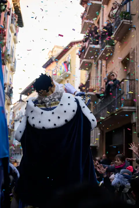 Los Reyes Magos llegan a Pamplona por el Portal de Francia en la cabalgata de 2026. PABLO LASAOSA