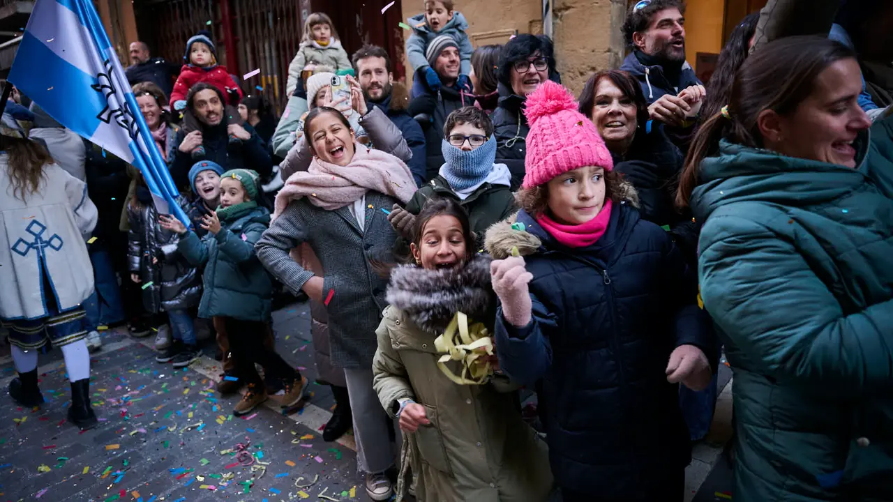 Los Reyes Magos llegan a Pamplona por el Portal de Francia en la cabalgata de 2026. PABLO LASAOSA