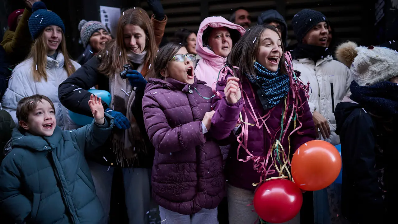 Los Reyes Magos llegan a Pamplona por el Portal de Francia en la cabalgata de 2026. PABLO LASAOSA