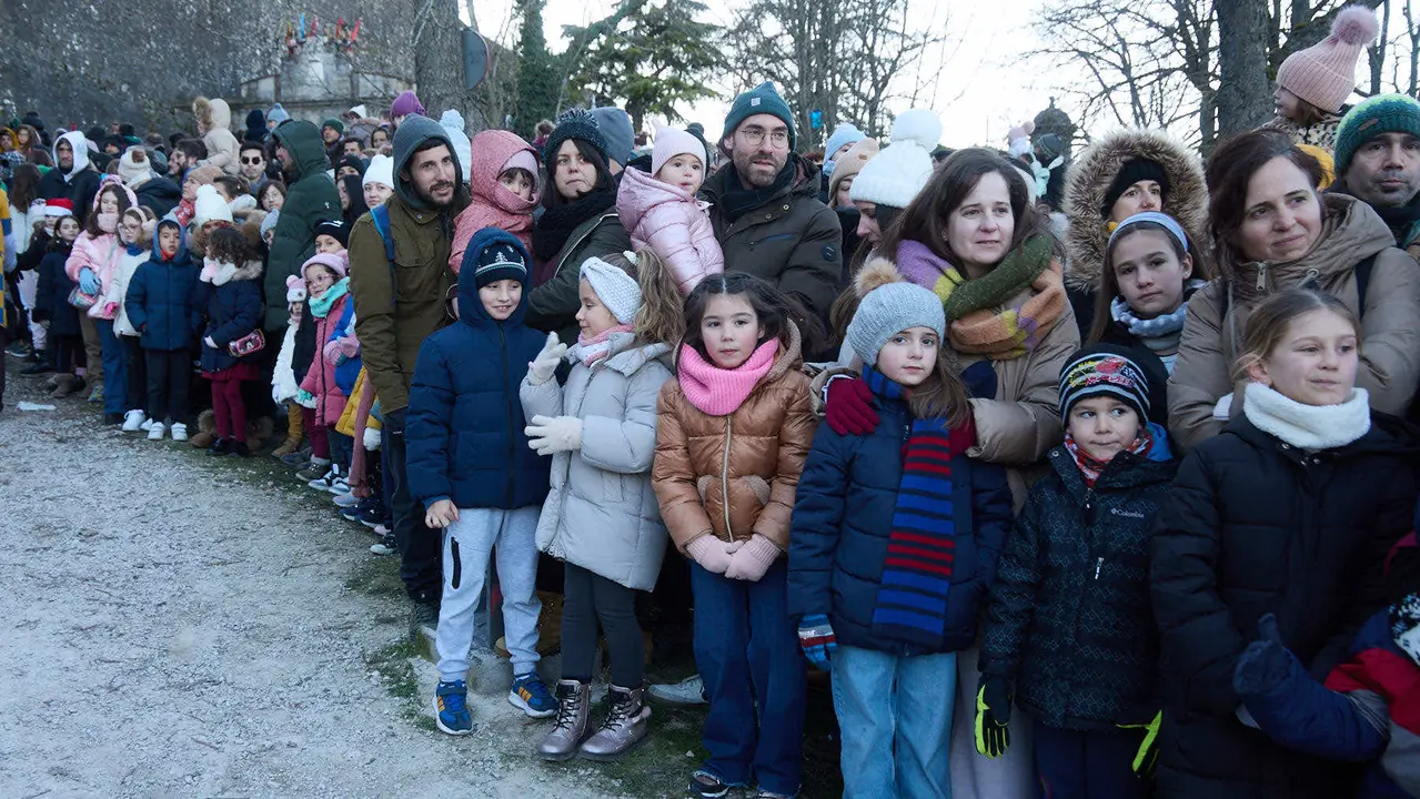 Llegada de los Reyes Magos a Pamplona por el puente de La Magdalena y el Portal de Francia hasta la Plaza del Ayuntamiento. I&Ntilde;IGO ALZUGARAY