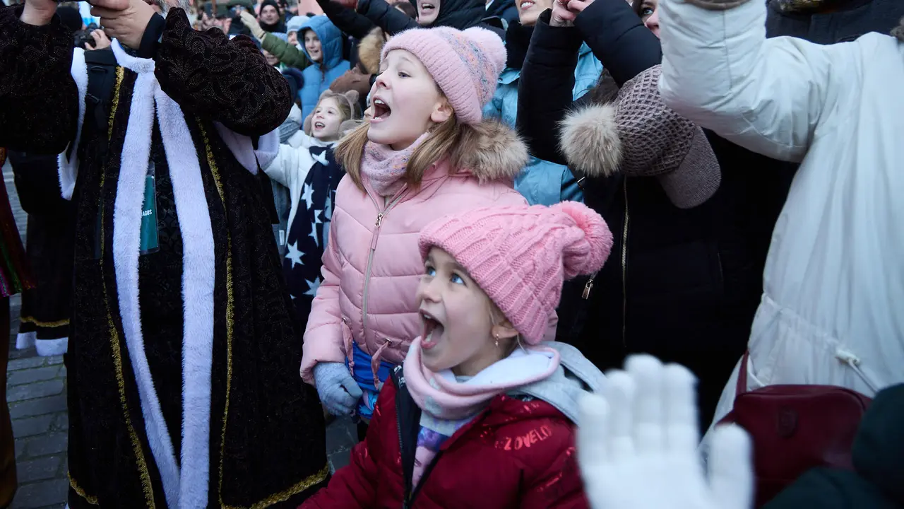 Llegada de los Reyes Magos a Pamplona por el puente de La Magdalena y el Portal de Francia hasta la Plaza del Ayuntamiento. I&Ntilde;IGO ALZUGARAY