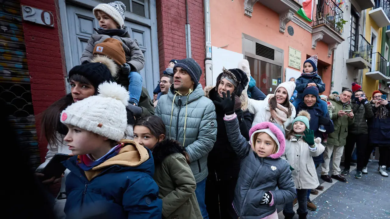 Llegada de los Reyes Magos a Pamplona por el puente de La Magdalena y el Portal de Francia hasta la Plaza del Ayuntamiento. I&Ntilde;IGO ALZUGARAY