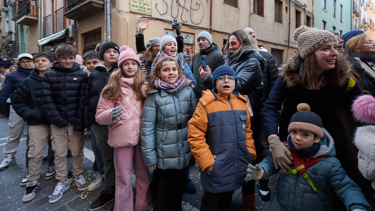 Llegada de los Reyes Magos a Pamplona por el puente de La Magdalena y el Portal de Francia hasta la Plaza del Ayuntamiento. I&Ntilde;IGO ALZUGARAY