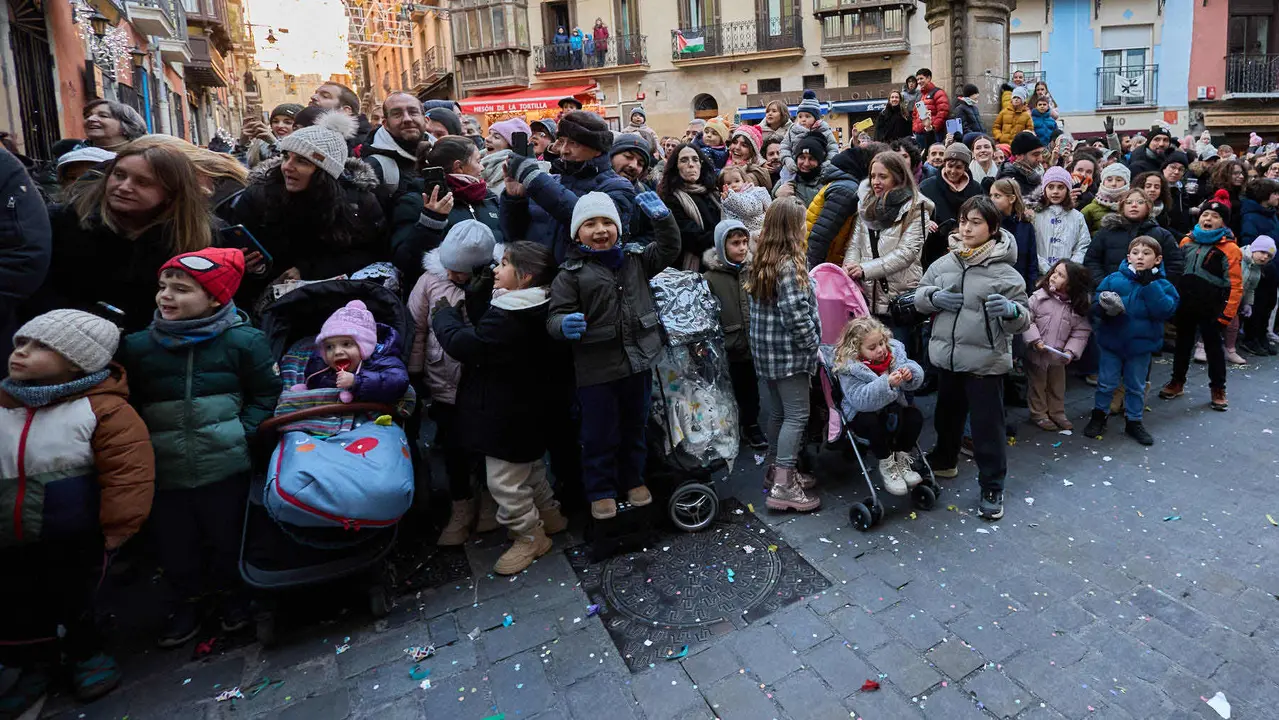Llegada de los Reyes Magos a Pamplona por el puente de La Magdalena y el Portal de Francia hasta la Plaza del Ayuntamiento. I&Ntilde;IGO ALZUGARAY