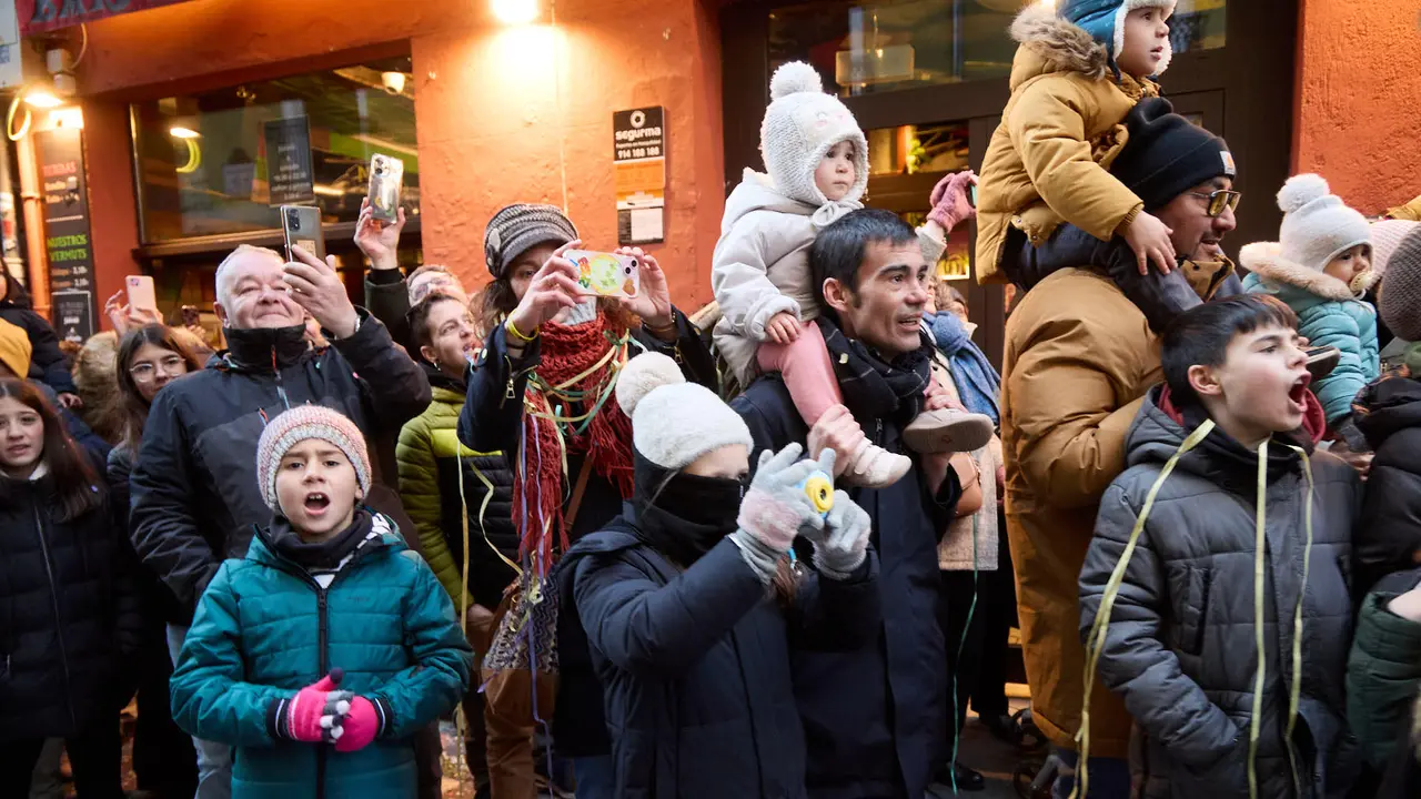 Llegada de los Reyes Magos a Pamplona por el puente de La Magdalena y el Portal de Francia hasta la Plaza del Ayuntamiento. I&Ntilde;IGO ALZUGARAY