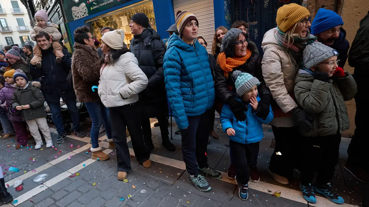 Llegada de los Reyes Magos a Pamplona por el puente de La Magdalena y el Portal de Francia hasta la Plaza del Ayuntamiento. I&Ntilde;IGO ALZUGARAY