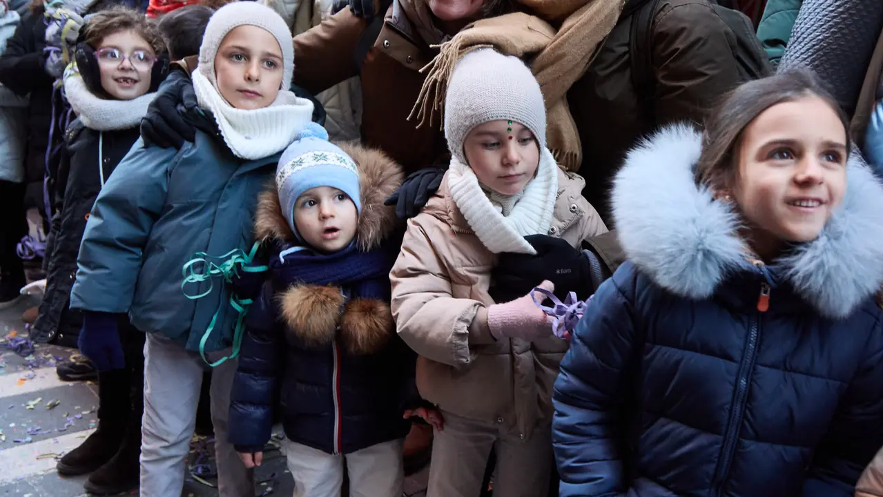 Llegada de los Reyes Magos a Pamplona por el puente de La Magdalena y el Portal de Francia hasta la Plaza del Ayuntamiento. I&Ntilde;IGO ALZUGARAY