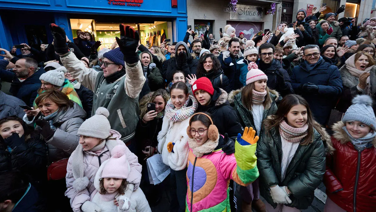 Llegada de los Reyes Magos a Pamplona por el puente de La Magdalena y el Portal de Francia hasta la Plaza del Ayuntamiento. I&Ntilde;IGO ALZUGARAY