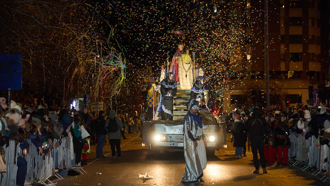 Cabalgata de los Reyes Magos por las calles de Pamplona. I&Ntilde;IGO ALZUGARAY