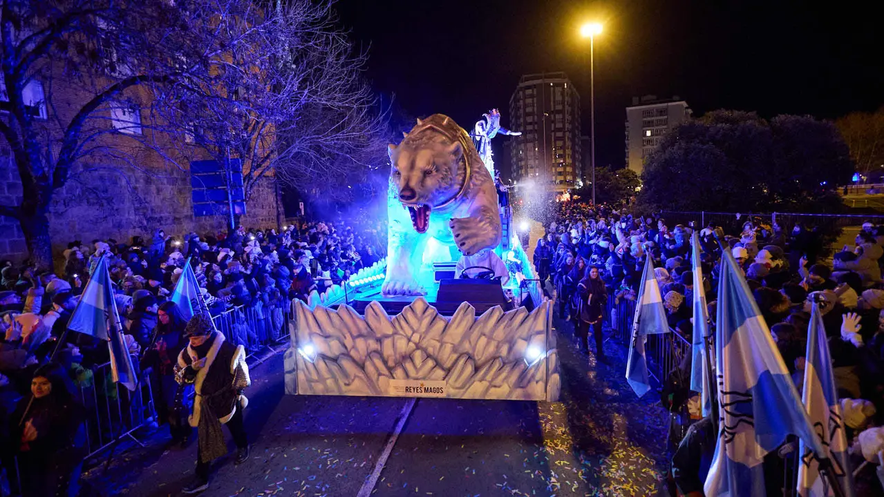 Cabalgata de los Reyes Magos por las calles de Pamplona. I&Ntilde;IGO ALZUGARAY