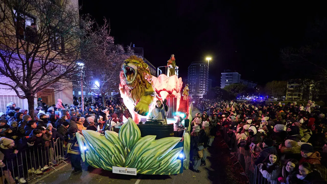 Cabalgata de los Reyes Magos por las calles de Pamplona. I&Ntilde;IGO ALZUGARAY