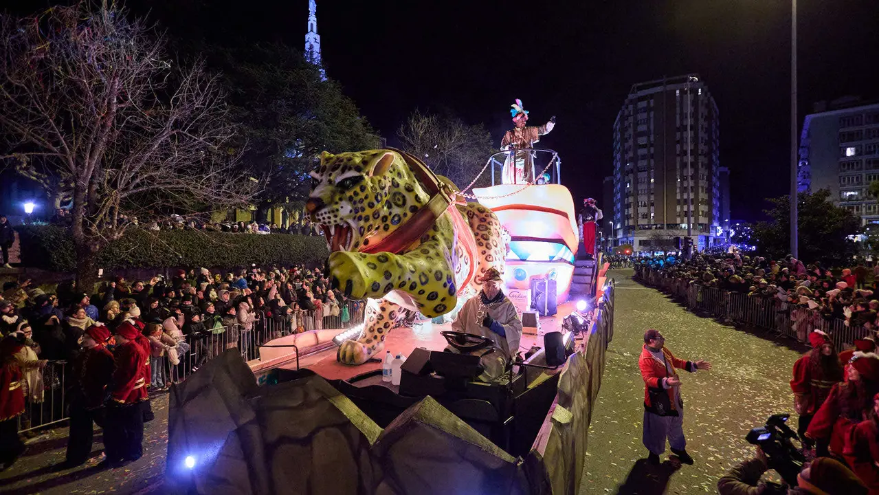 Cabalgata de los Reyes Magos por las calles de Pamplona. I&Ntilde;IGO ALZUGARAY