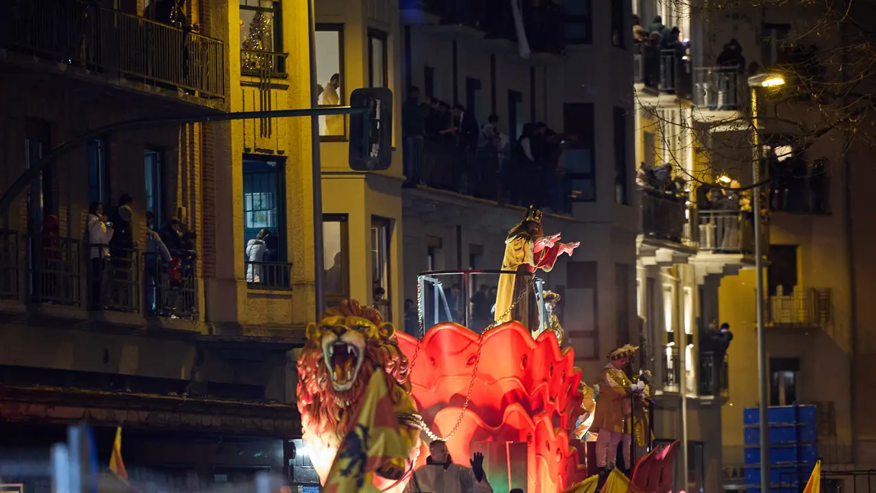 Cabalgata de los Reyes Magos por las calles de Pamplona. I&Ntilde;IGO ALZUGARAY