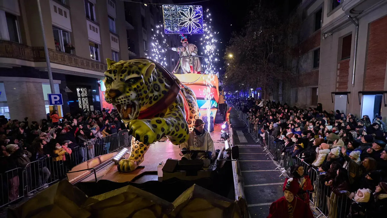 Cabalgata de los Reyes Magos por las calles de Pamplona. I&Ntilde;IGO ALZUGARAY