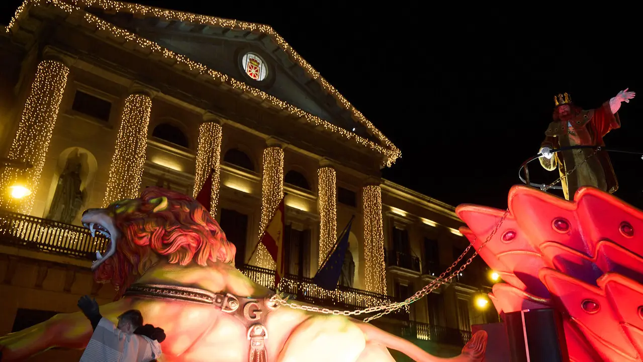 Cabalgata de los Reyes Magos por las calles de Pamplona. I&Ntilde;IGO ALZUGARAY