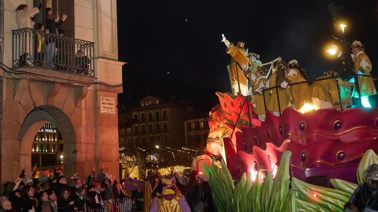 Cabalgata de los Reyes Magos por las calles de Pamplona. I&Ntilde;IGO ALZUGARAY