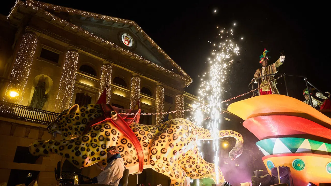 Cabalgata de los Reyes Magos por las calles de Pamplona. I&Ntilde;IGO ALZUGARAY