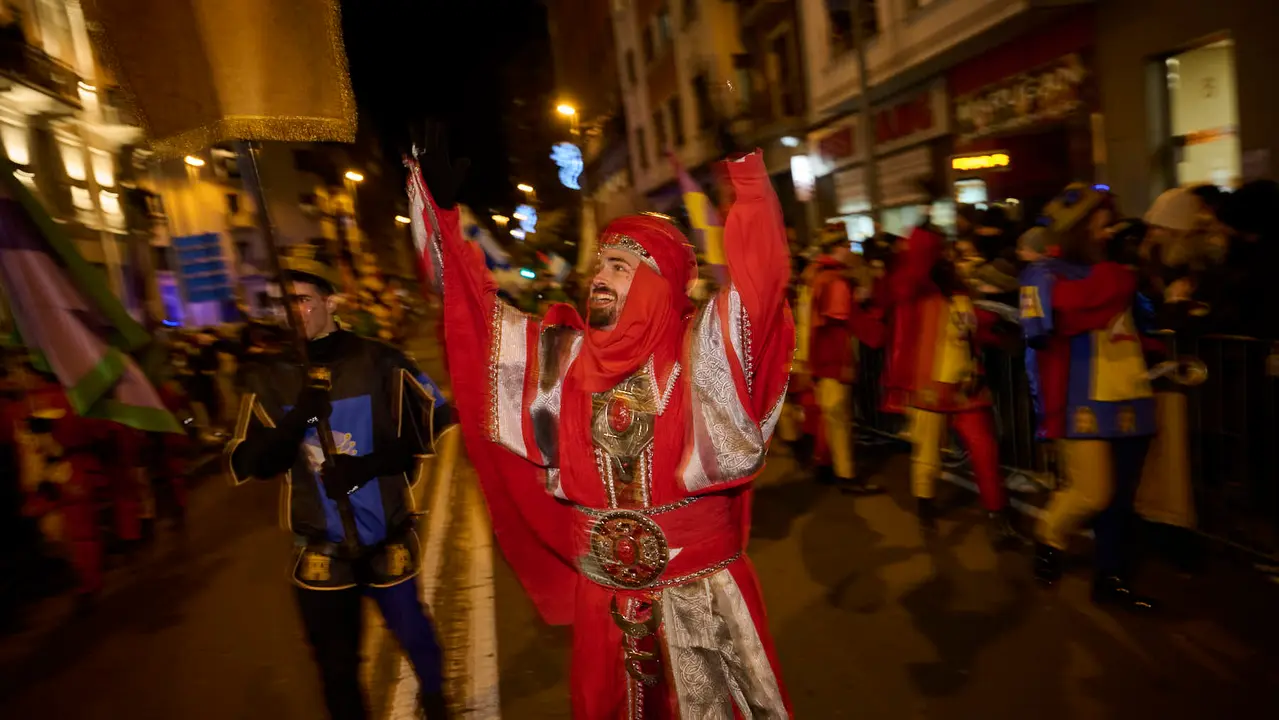 Pamplona recibe a los Reyes Magos durante la Cabalgata 2026. PABLO LASAOSA