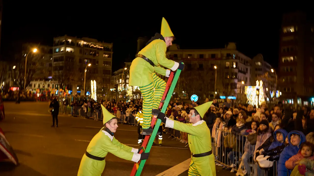 Pamplona recibe a los Reyes Magos durante la Cabalgata 2026. PABLO LASAOSA