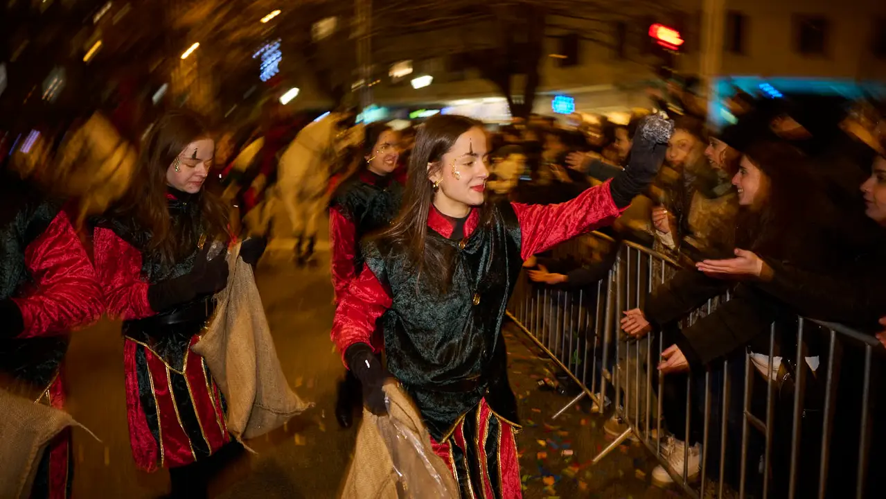 Pamplona recibe a los Reyes Magos durante la Cabalgata 2026. PABLO LASAOSA