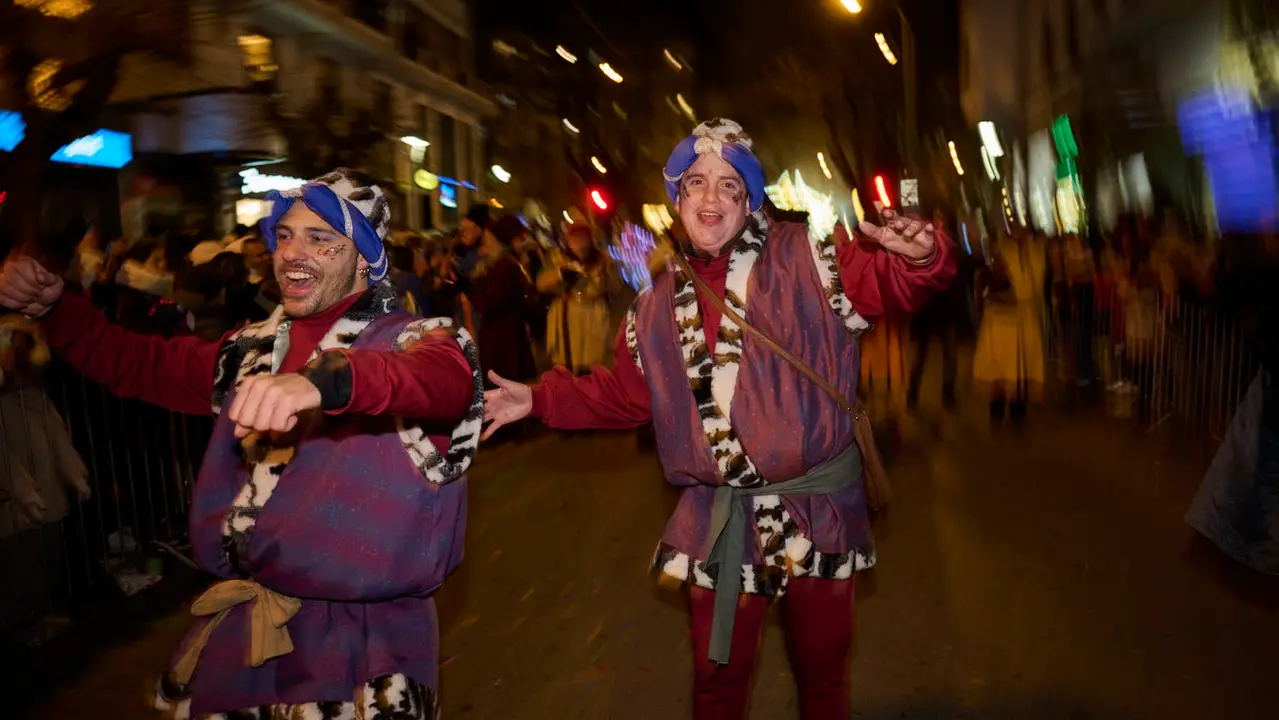 Pamplona recibe a los Reyes Magos durante la Cabalgata 2026. PABLO LASAOSA