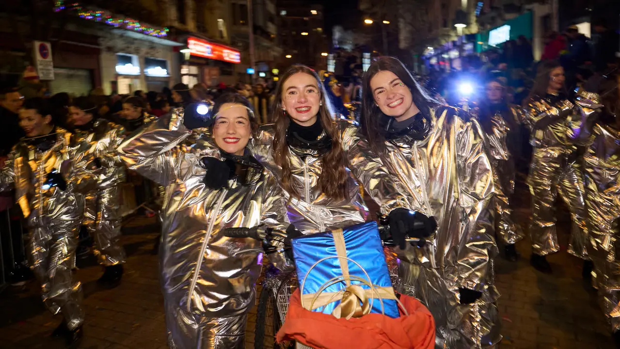 Pamplona recibe a los Reyes Magos durante la Cabalgata 2026. PABLO LASAOSA