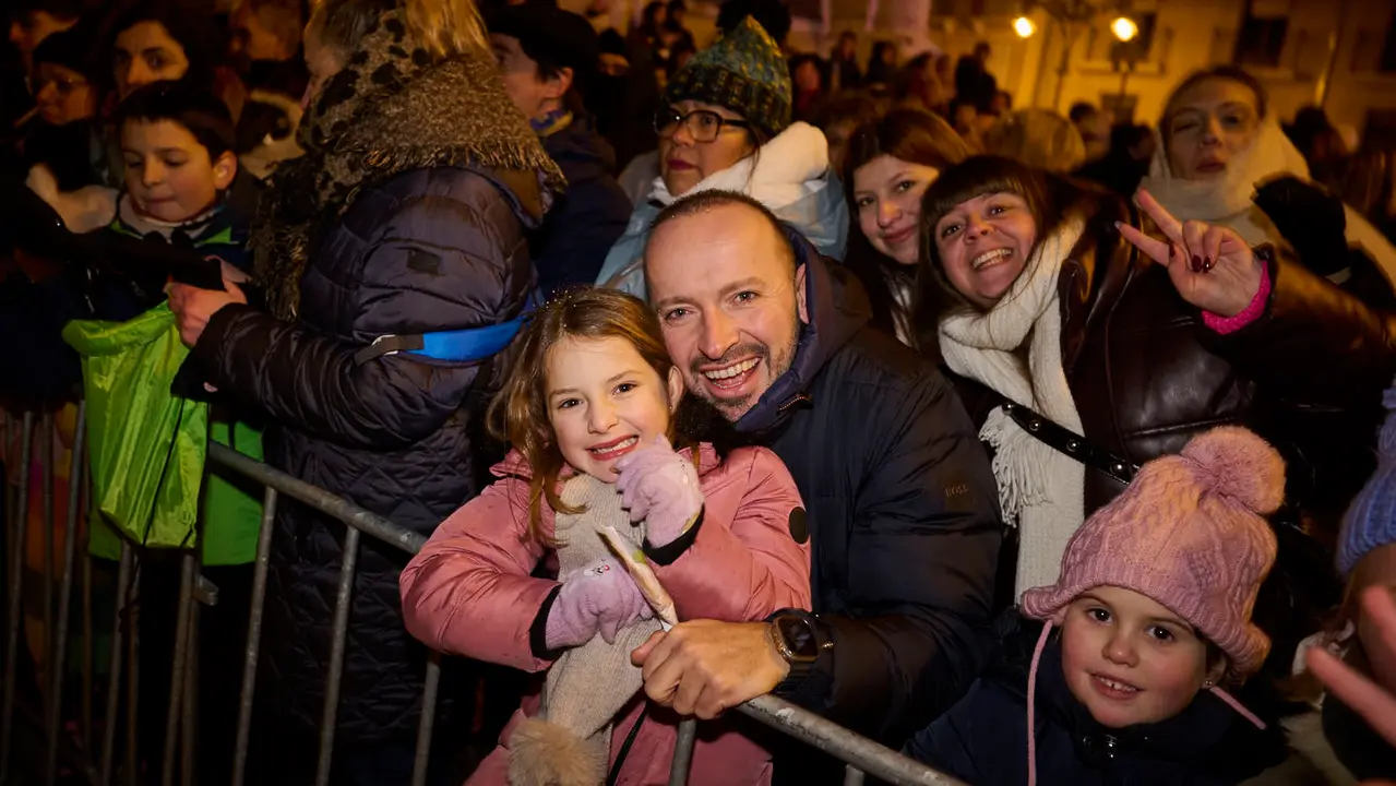 Pamplona recibe a los Reyes Magos durante la Cabalgata 2026. PABLO LASAOSA