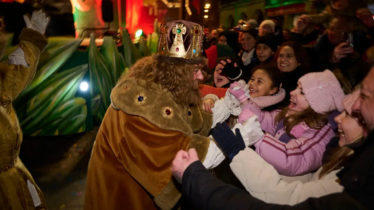 Pamplona recibe a los Reyes Magos durante la Cabalgata 2026. PABLO LASAOSA