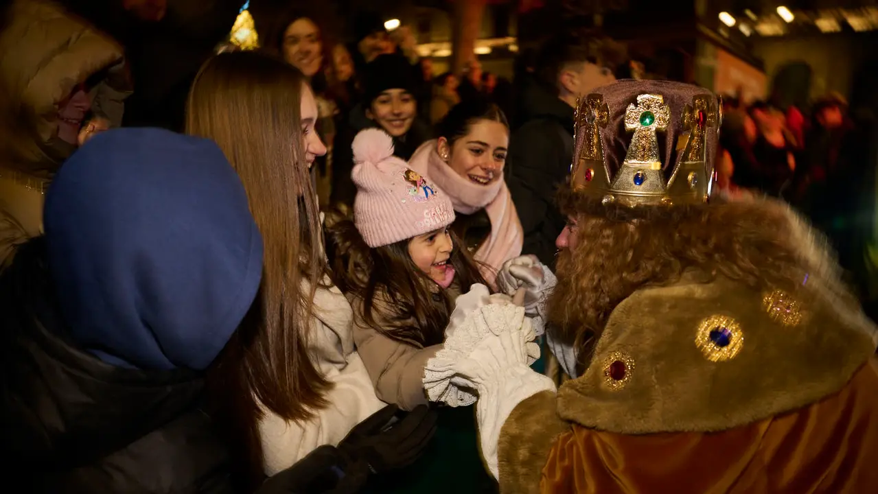Pamplona recibe a los Reyes Magos durante la Cabalgata 2026. PABLO LASAOSA