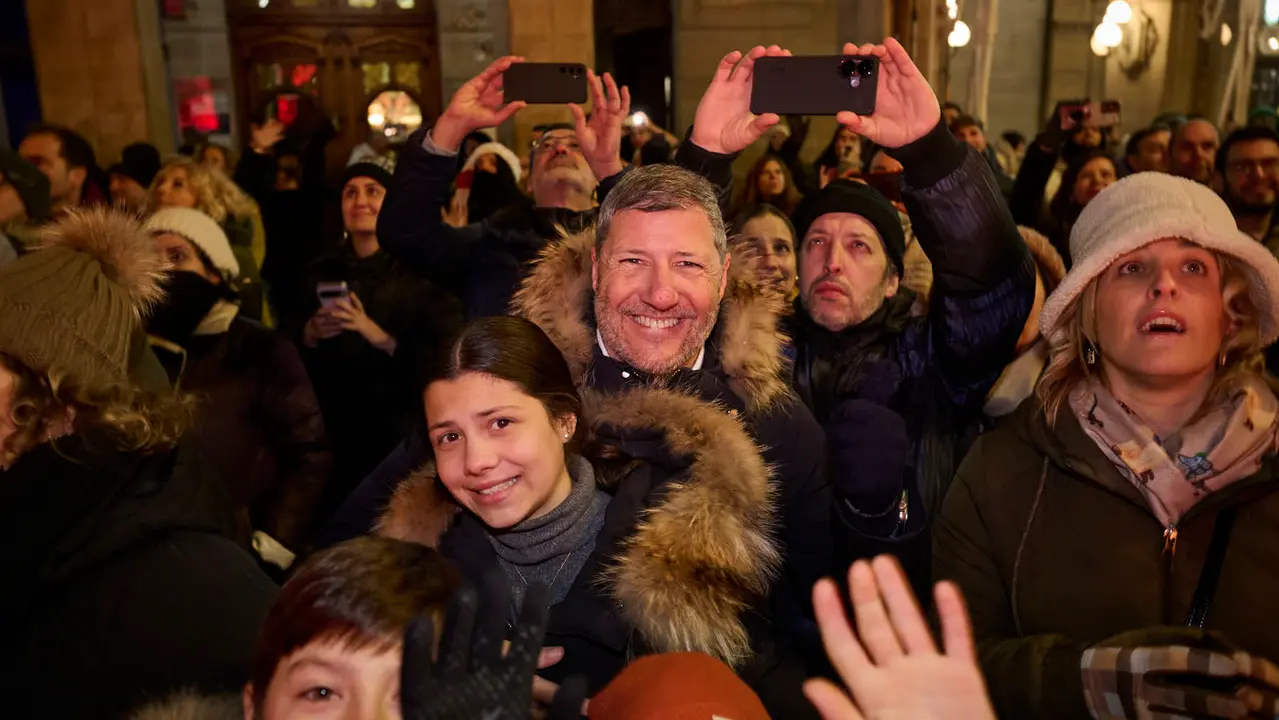 Pamplona recibe a los Reyes Magos durante la Cabalgata 2026. PABLO LASAOSA