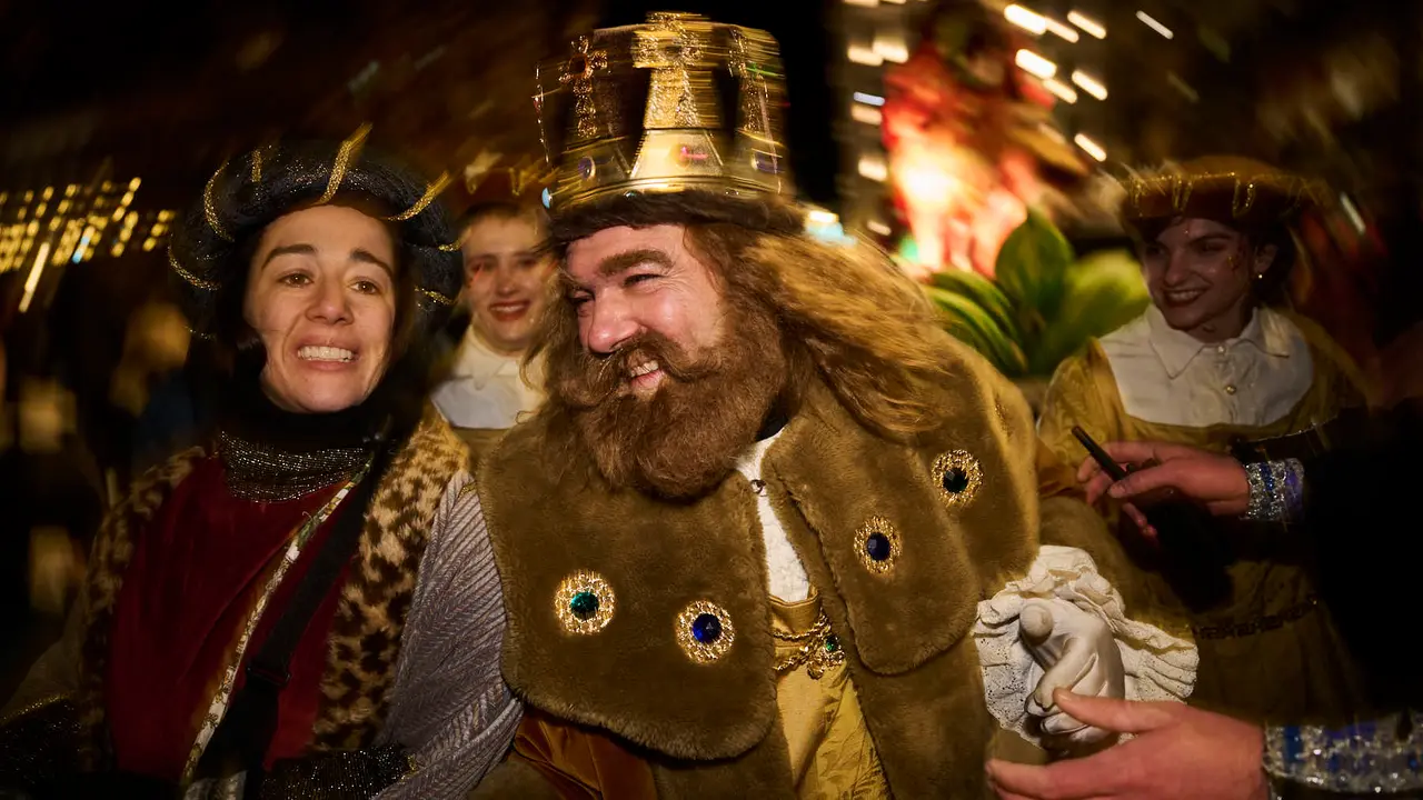 Pamplona recibe a los Reyes Magos durante la Cabalgata 2026. PABLO LASAOSA