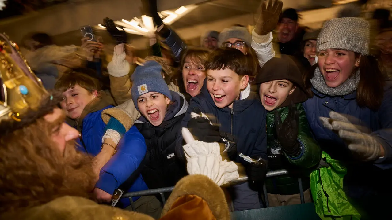 Pamplona recibe a los Reyes Magos durante la Cabalgata 2026. PABLO LASAOSA