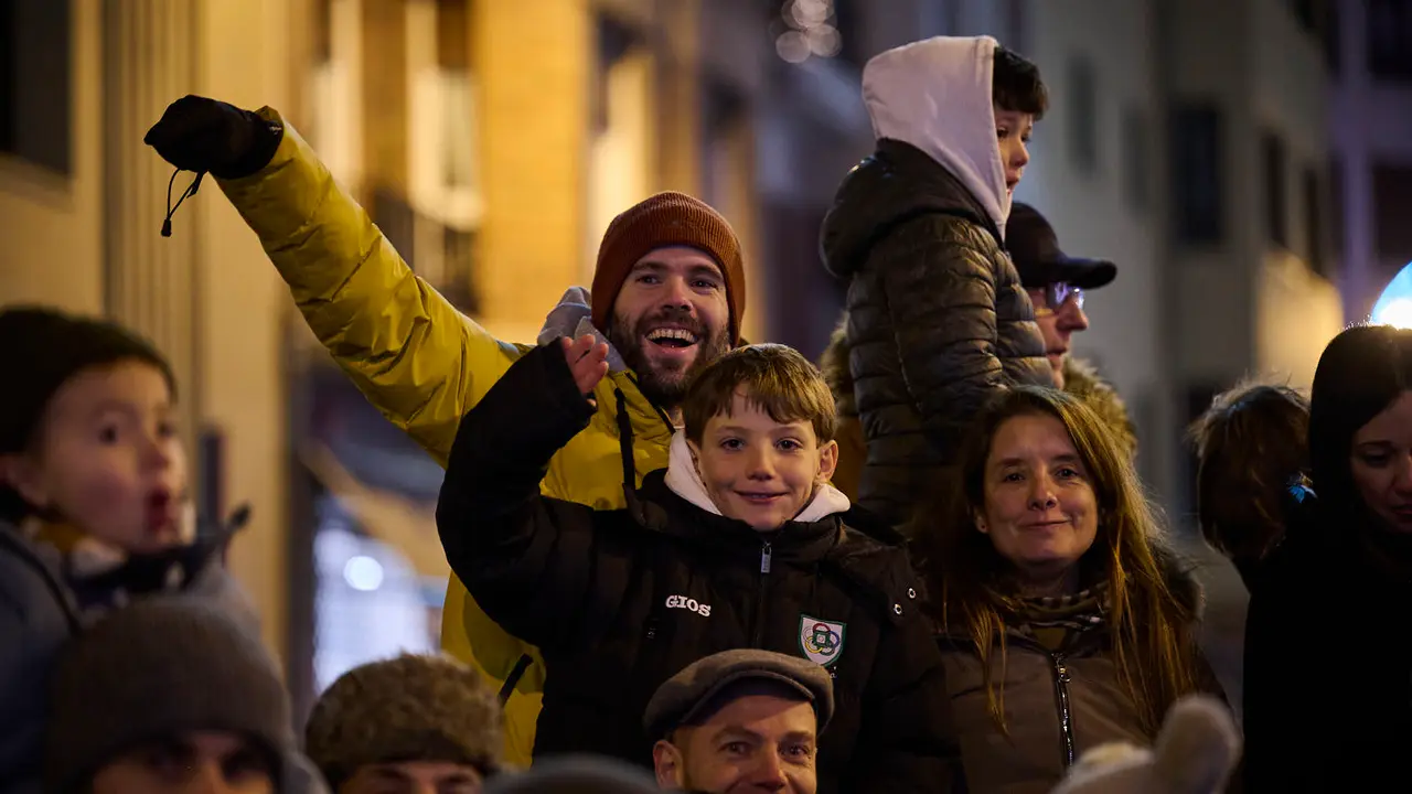 Pamplona recibe a los Reyes Magos durante la Cabalgata 2026. PABLO LASAOSA