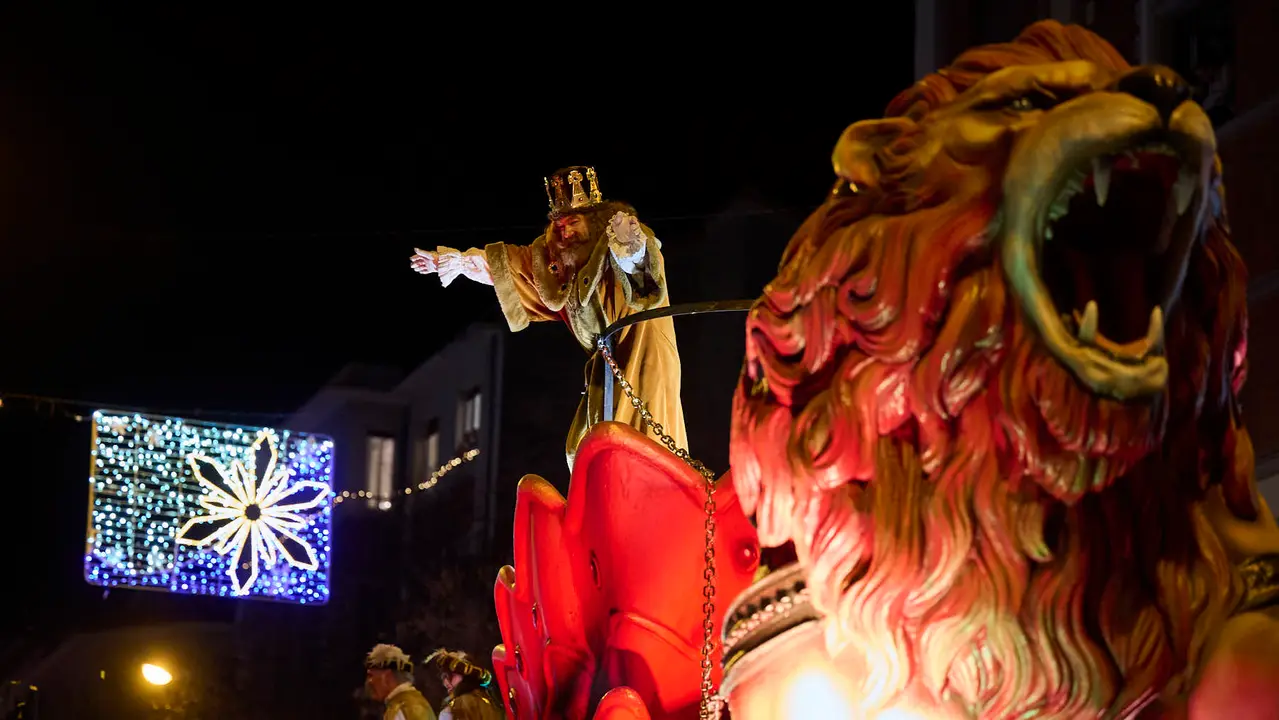 Pamplona recibe a los Reyes Magos durante la Cabalgata 2026. PABLO LASAOSA