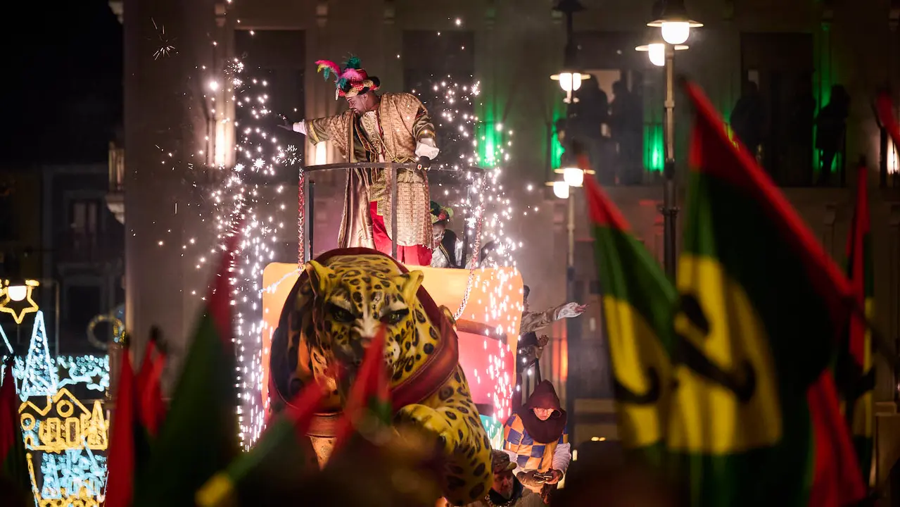 Pamplona recibe a los Reyes Magos durante la Cabalgata 2026. PABLO LASAOSA