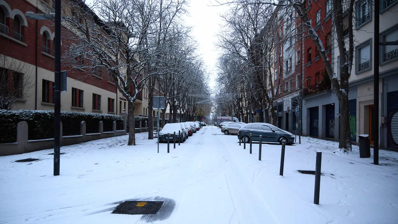 Pamplona amanece cubierta de nieve en la ma&ntilde;ana del d&iacute;a de Reyes por el paso de la borrasca Francis. I&Ntilde;IGO ALZUGARAY
