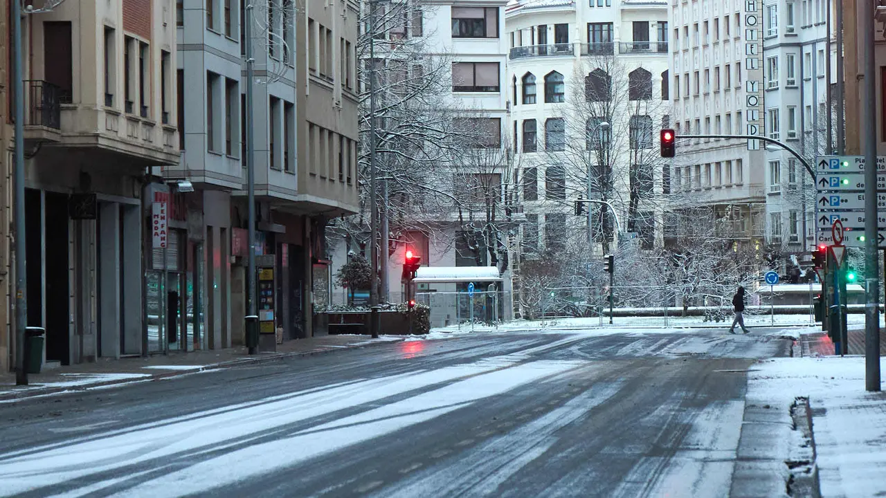 Pamplona amanece cubierta de nieve en la ma&ntilde;ana del d&iacute;a de Reyes por el paso de la borrasca Francis. I&Ntilde;IGO ALZUGARAY