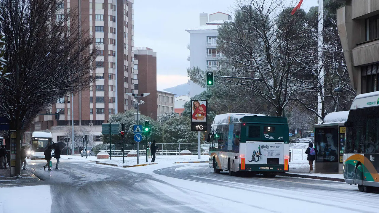 Pamplona amanece cubierta de nieve en la ma&ntilde;ana del d&iacute;a de Reyes por el paso de la borrasca Francis. I&Ntilde;IGO ALZUGARAY