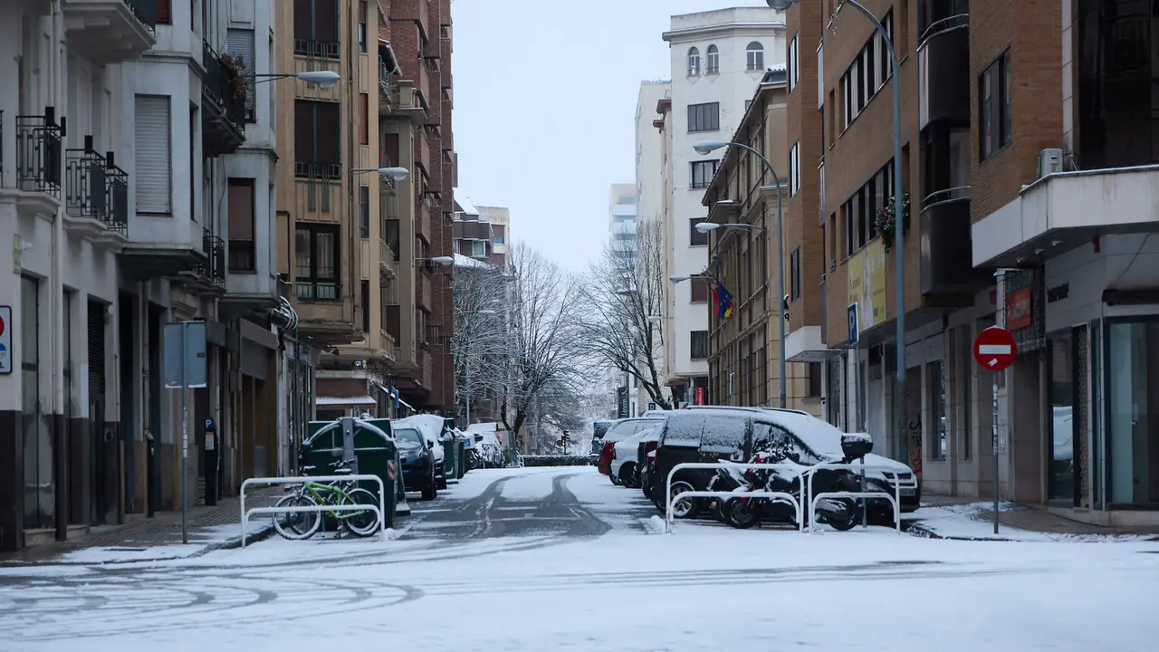 Pamplona amanece cubierta de nieve en la ma&ntilde;ana del d&iacute;a de Reyes por el paso de la borrasca Francis. I&Ntilde;IGO ALZUGARAY