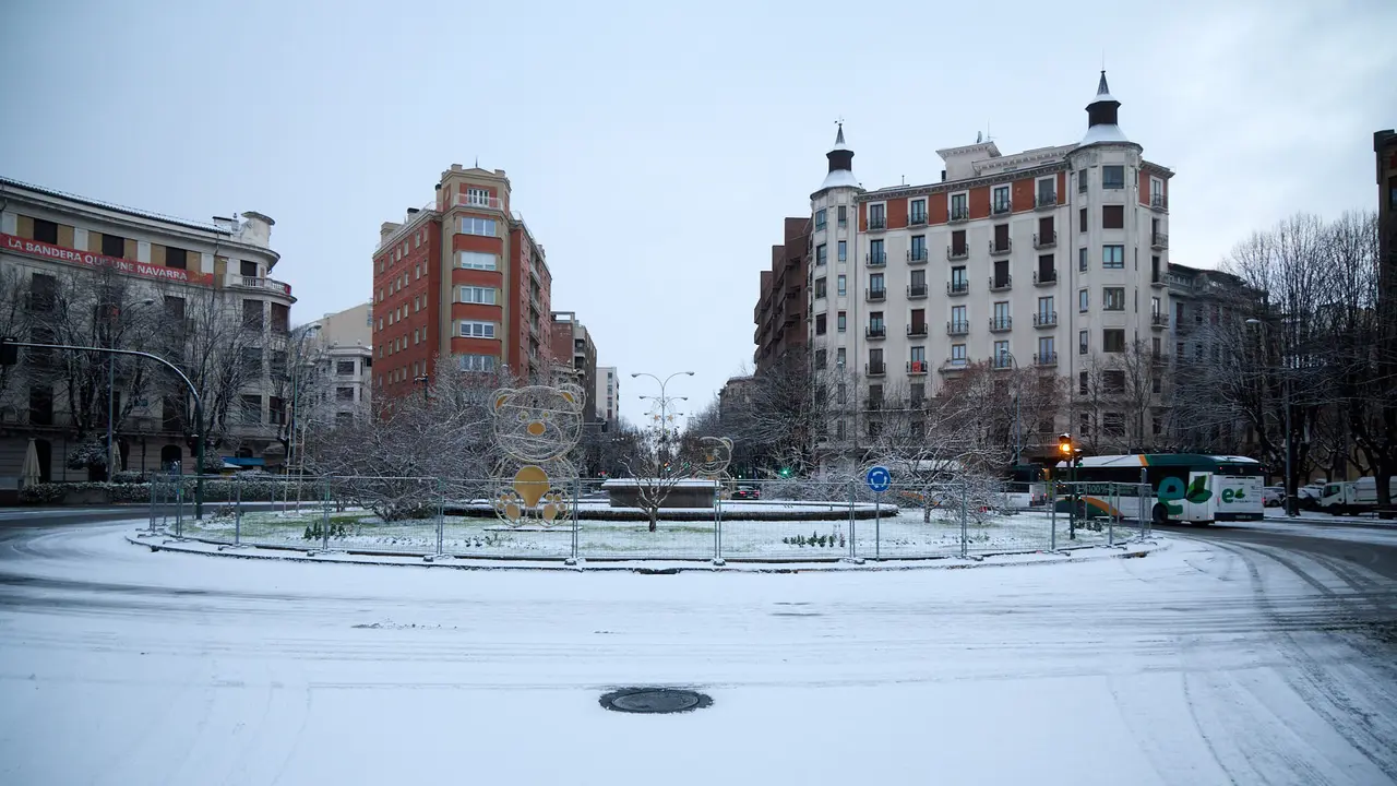 Pamplona amanece cubierta de nieve en la ma&ntilde;ana del d&iacute;a de Reyes por el paso de la borrasca Francis. I&Ntilde;IGO ALZUGARAY