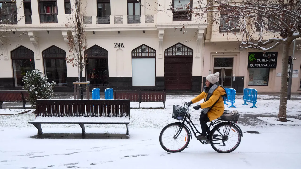Pamplona amanece cubierta de nieve en la ma&ntilde;ana del d&iacute;a de Reyes por el paso de la borrasca Francis. I&Ntilde;IGO ALZUGARAY